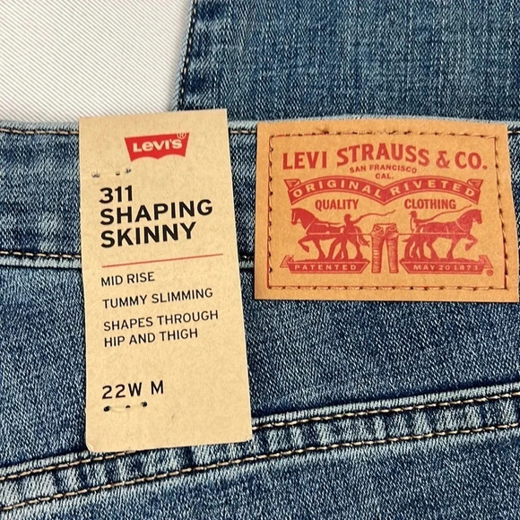 NEW Levi’s Sculpt 311 Shaping Skinny Distressed Jean Size 22W - Picture 7 of 12